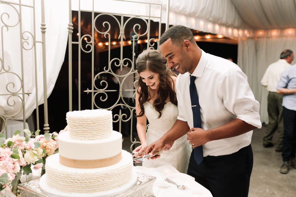 Mesa AZ stonebridge manor couple cutting the cake