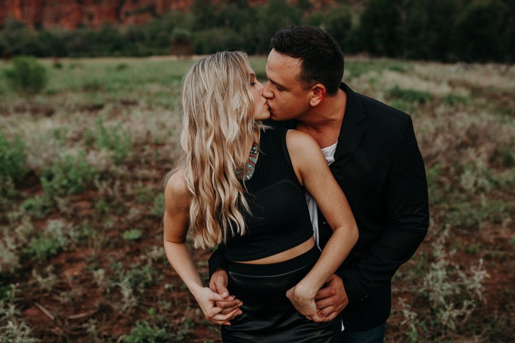 Kissing Red Rock Crossing Engagement Photos monsoon Arizona Sedona Suzy Goodrick Photography