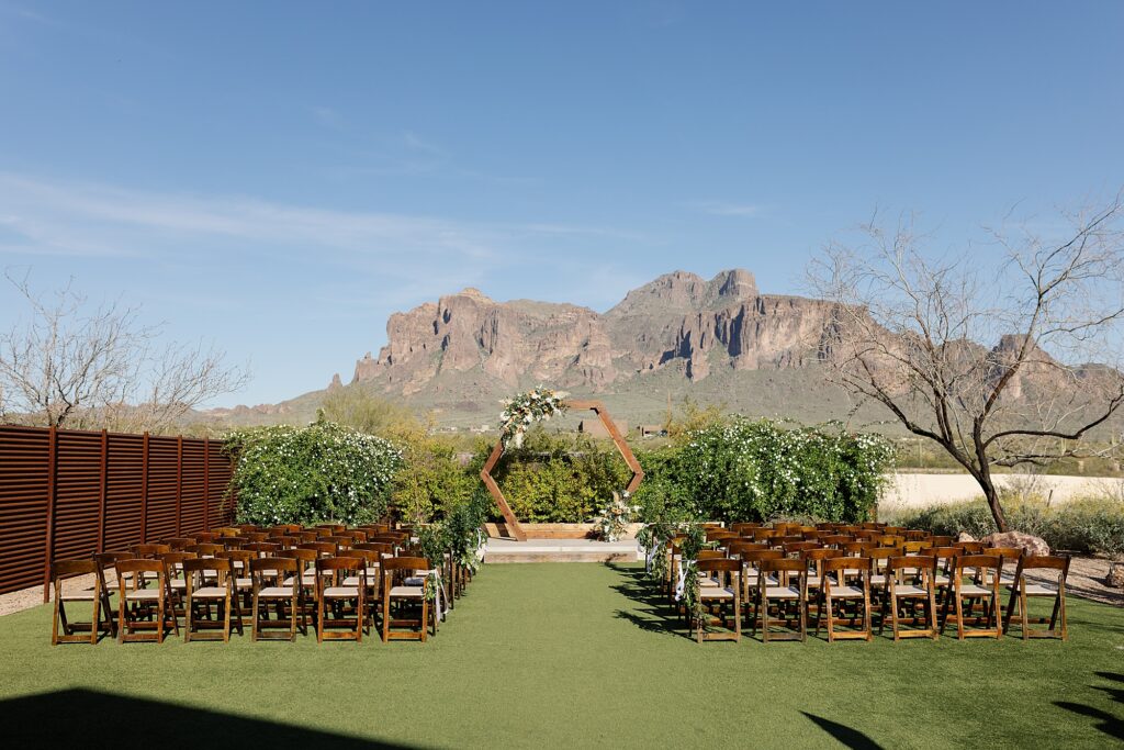 Wedding ceremony at the superstition mountains at the Paseo.